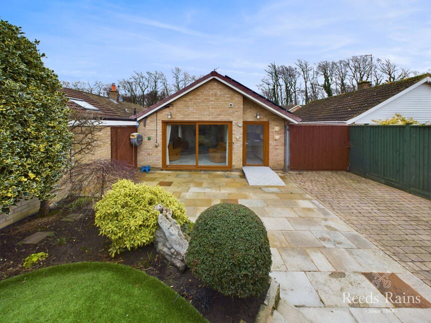 2 bedroom Detached Bungalow for sale