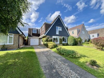 Farndale Drive, 5 bedroom Detached House for sale, £400,000