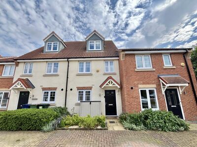 3 bedroom Mid Terrace House for sale