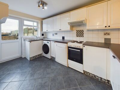 3 bedroom Mid Terrace House for sale