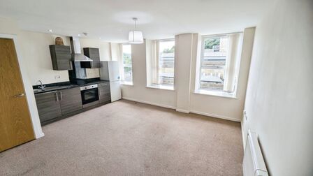 Park Road, 1 bedroom  Flat for sale, £65,000