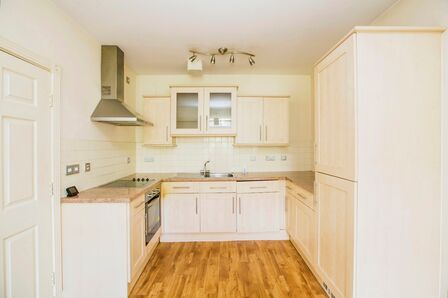 Garden Street North, 2 bedroom  Flat for sale, £80,000