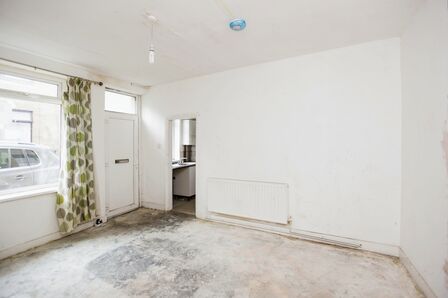 1 bedroom Mid Terrace House for sale