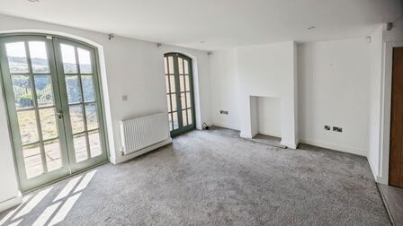 3 bedroom Mid Terrace House for sale