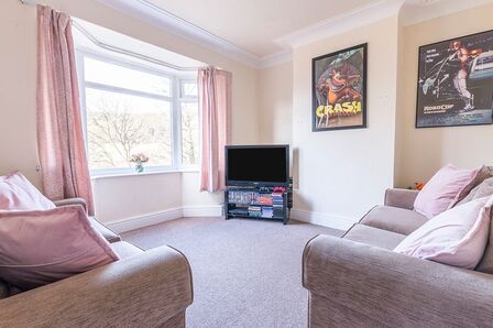 3 bedroom Mid Terrace House for sale