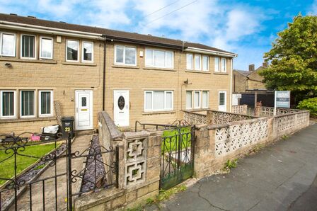 3 bedroom Mid Terrace House for sale