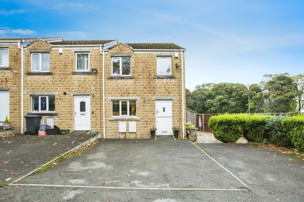 Main image of 2 bedroom End Terrace House for sale, St. Peters Avenue, Sowerby Bridge, West Yorkshire, HX6