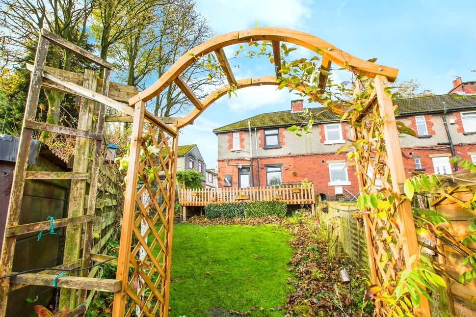 Main image of 3 bedroom End Terrace House for sale, Sandbeds Terrace, Halifax, West Yorkshire, HX2