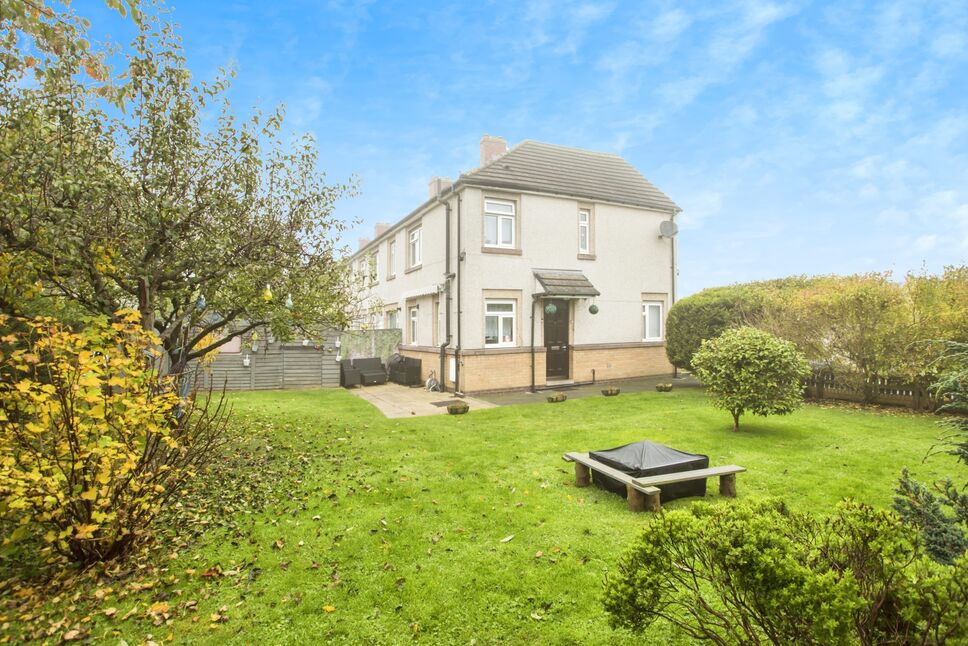 Main image of 2 bedroom End Terrace House for sale, Grove Royd, Halifax, West Yorkshire, HX3