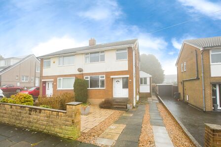 Illingworth Avenue, 3 bedroom Semi Detached House for sale, £240,000