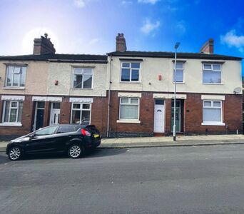 2 bedroom Mid Terrace House to rent