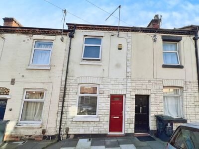 2 bedroom Mid Terrace House for sale