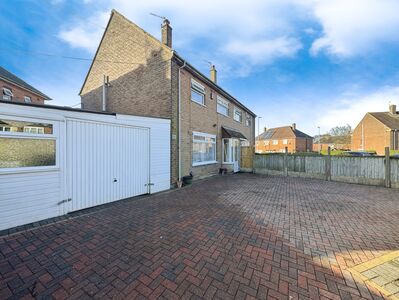 Aveling Road, 3 bedroom Semi Detached House to rent, £900 pcm