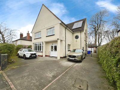 Woodland Grove, 4 bedroom Detached House for sale, £400,000