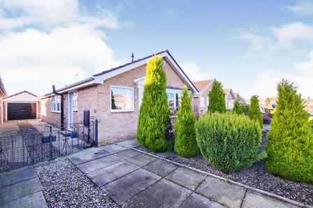 Greenshaw Drive, 2 bedroom Detached Bungalow to rent, £1,200 pcm