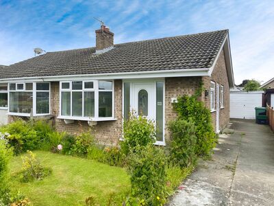Greenshaw Drive, 2 bedroom Semi Detached Bungalow for sale, £235,000