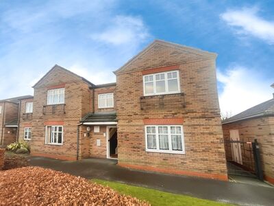 Oak Tree Court, 2 bedroom  Flat to rent, £1,050 pcm