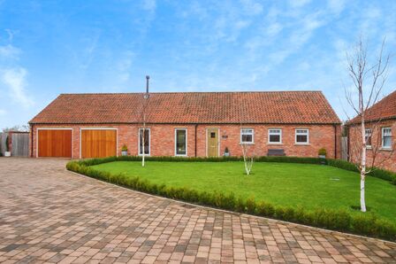 The Village, 3 bedroom Detached Bungalow for sale, £625,000