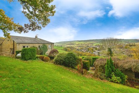 Luddenden, 5 bedroom Detached House for sale, £680,000