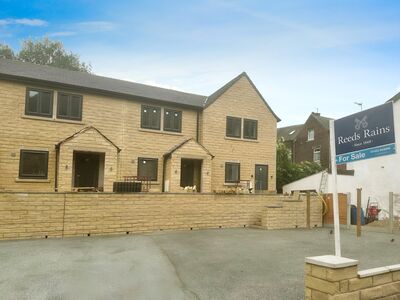 Burnley Road, 3 bedroom End Terrace House for sale, £180,000