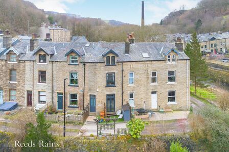 3 bedroom Mid Terrace House for sale