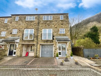 Jubilee Way, 3 bedroom End Terrace House for sale, £250,000