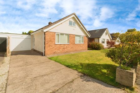 Lea Avenue, 2 bedroom Detached Bungalow for sale, £385,000