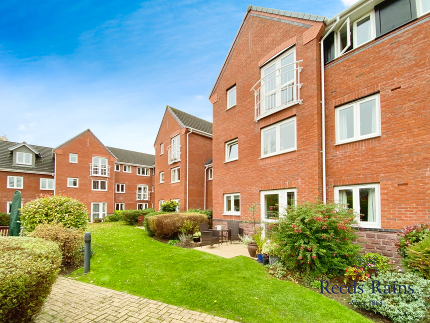 Main image of 2 bedroom  Flat for sale, Parkway, Holmes Chapel, Cheshire, CW4