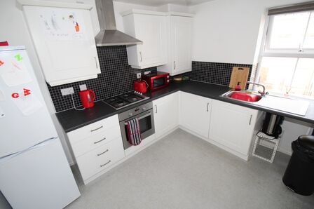 Brass Thill Way, 2 bedroom  Flat to rent, £720 pcm