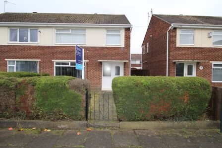 Kelly Road, 3 bedroom Semi Detached House to rent, £795 pcm