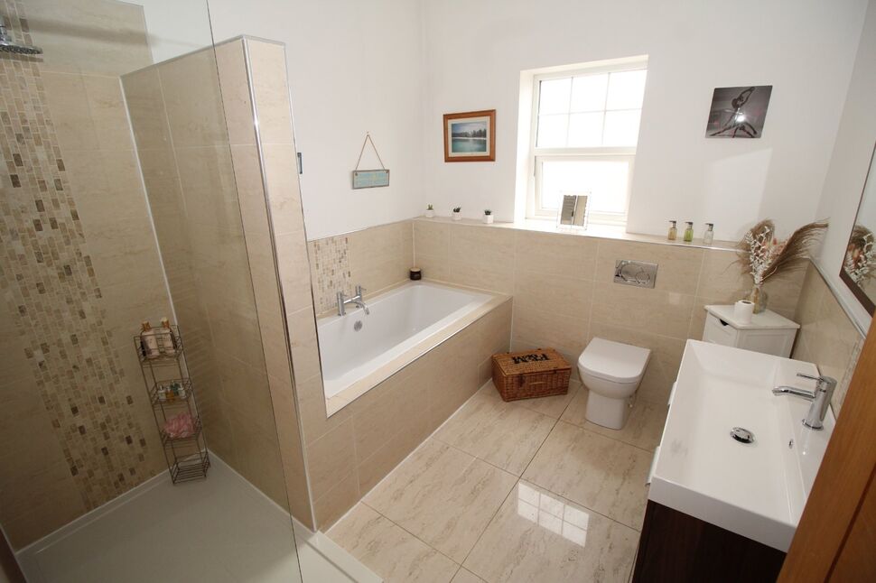 En-Suite Bathroom