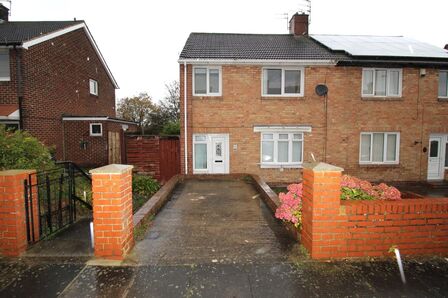 Burns Avenue, 3 bedroom Semi Detached House to rent, £865 pcm