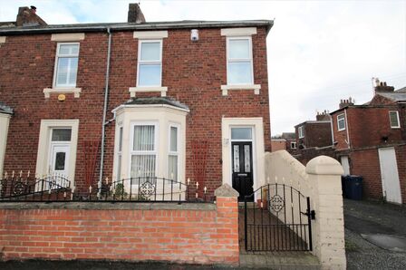 North View, 3 bedroom End Terrace House to rent, £955 pcm