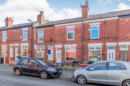 Holly Street, 2 bedroom Mid Terrace House for sale, £135,000