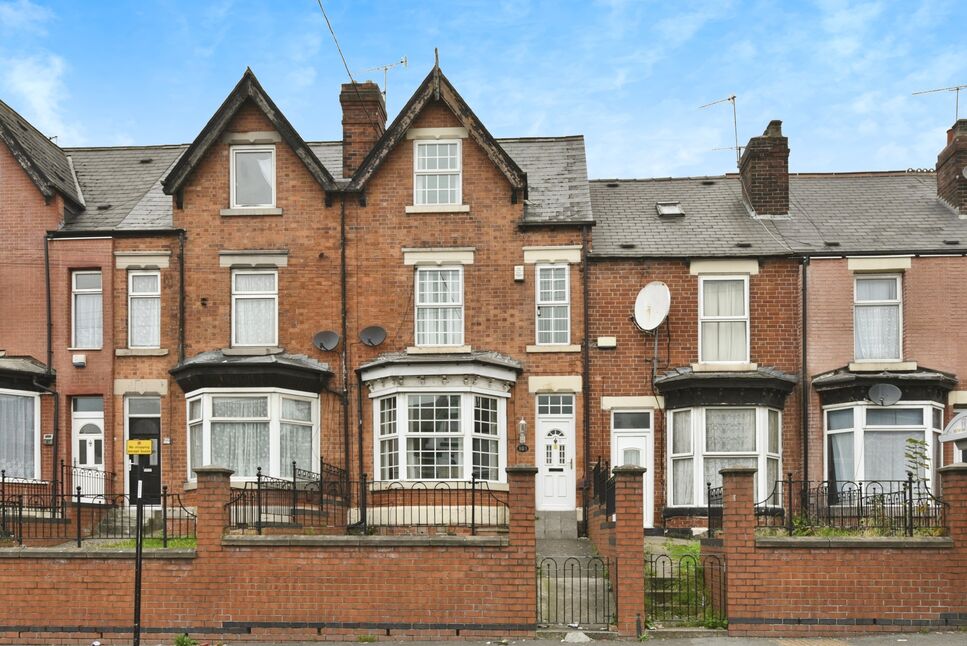 4 bedroom Mid Terrace House for sale