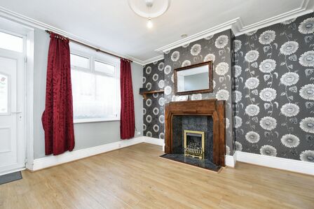 2 bedroom Mid Terrace House for sale