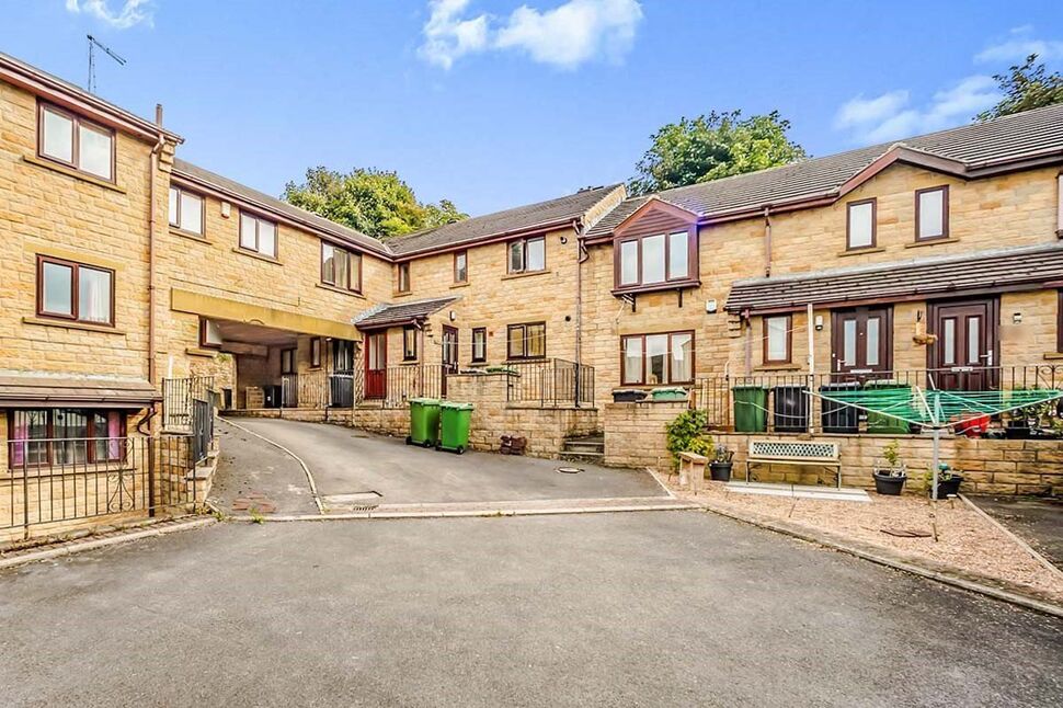 Main image of 1 bedroom  Flat for sale, Beaumont Avenue, Moldgreen, Huddersfield, West Yorkshire, HD5