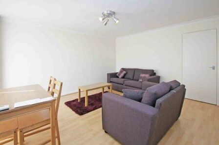 Spen Lane, 1 bedroom  Flat to rent, £745 pcm