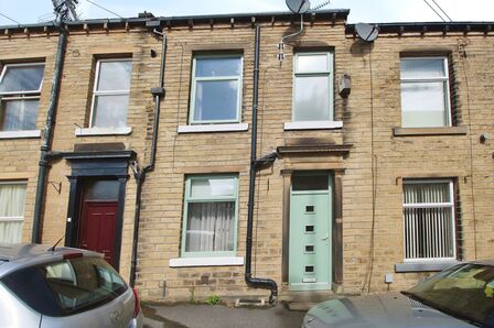 2 bedroom Mid Terrace House for sale