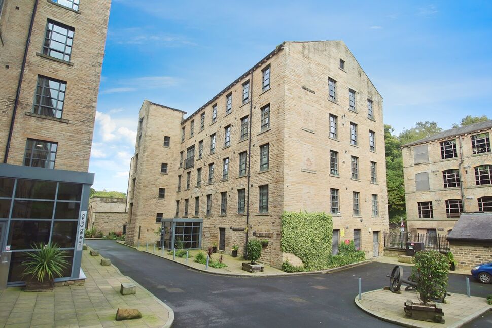 Main image of 1 bedroom  Flat for sale, Stoney Lane, Longwood, West Yorkshire, HD3