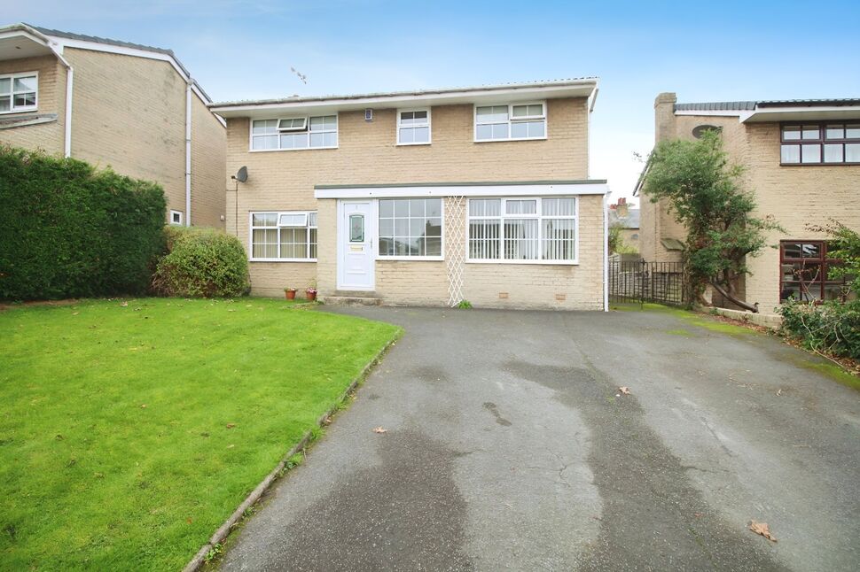 Main image of 4 bedroom Detached House for sale, Wentworth Court, Rastrick, Brighouse, West Yorkshire, HD6