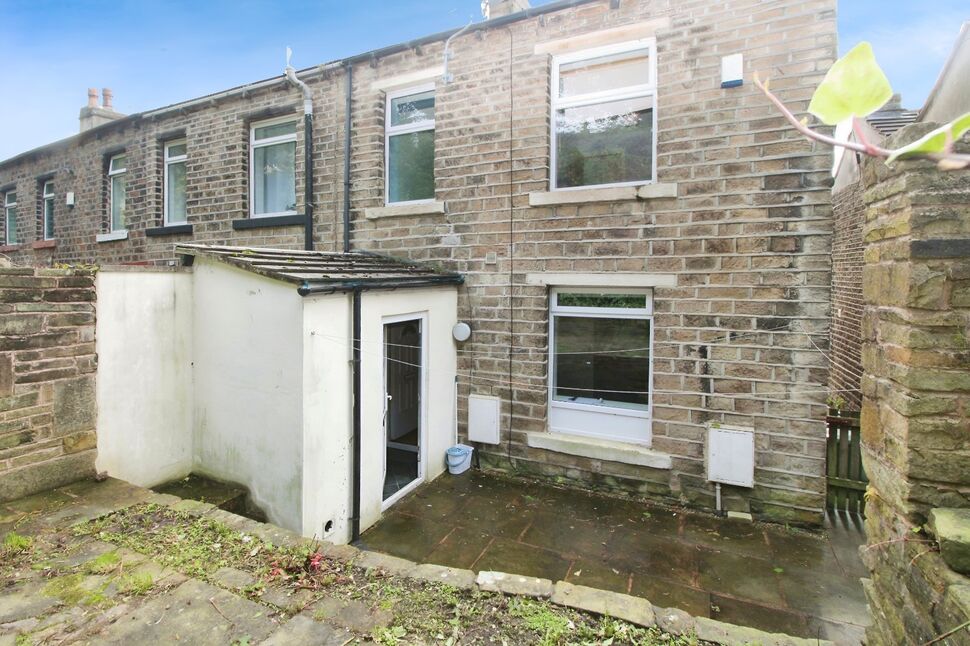 Main image of 2 bedroom End Terrace House for sale, Lowergate, Paddock, Huddersfield, West Yorkshire, HD3