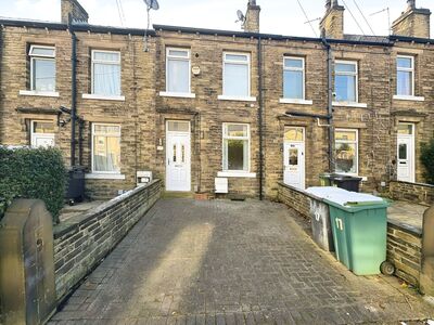 3 bedroom Mid Terrace House to rent