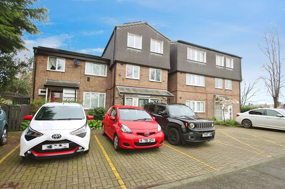 Main image of 1 bedroom  Flat for sale, Quarry Road, Marsh, West Yorkshire, HD1