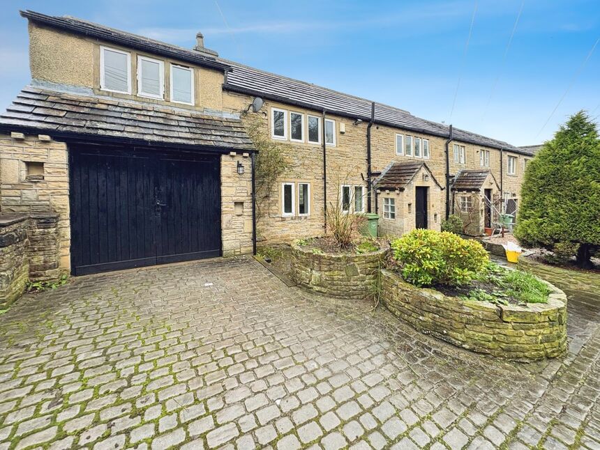 Main image of 3 bedroom  Property to rent, Westgate, Almondbury, West Yorkshire, HD5