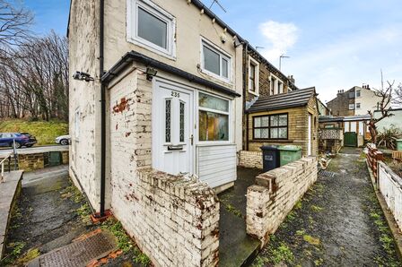 Yews Hill Road, 2 bedroom End Terrace Property for sale, £59,500