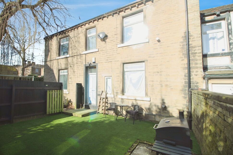 Main image of 1 bedroom  Flat for sale, New Street, Milnsbridge, West Yorkshire, HD3