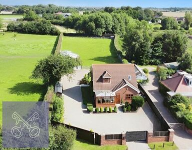 Pitt Lane, 4 bedroom Detached House for sale, £580,000