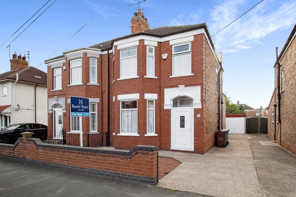 3 bedroom Semi Detached House for sale, Ellesmere Avenue, Hull, HU8 £225,000