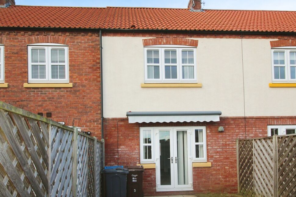 2 Bedroom Mid Terrace House For Sale, Shinewater Park, Kingswood, HU7 ...